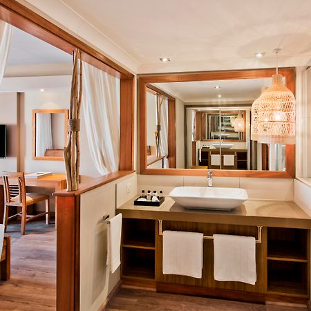 C Palmar - All Inclusive Belle Mare Exterior foto Bathroom of a suite