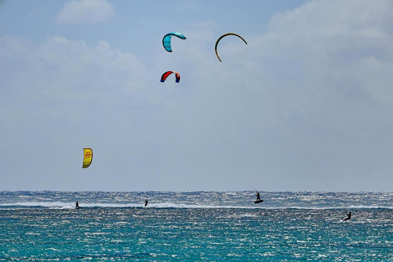 C Palmar - All Inclusive Belle Mare Exterior foto Kitesurfing at Playa del Inglés, Gran Canaria