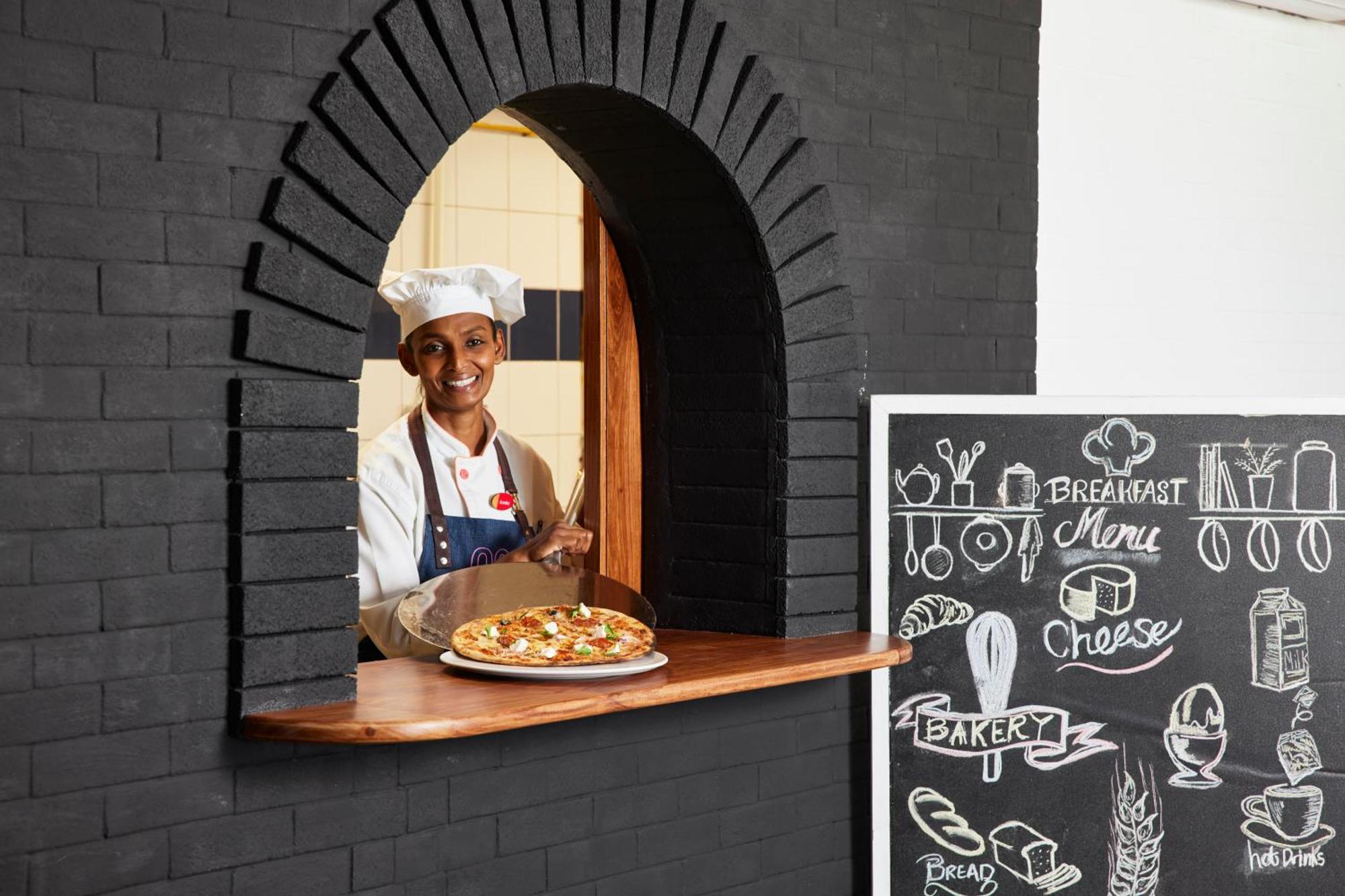 C Palmar - All Inclusive Belle Mare Exterior foto A chef at work